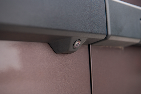 Lái xe an toàn hơn với camera lùi