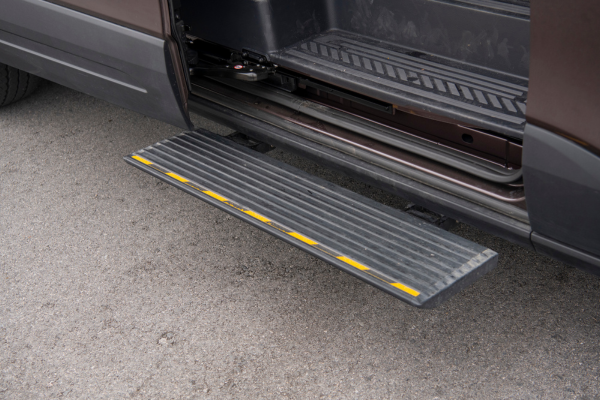 Bệ bước chân cho hành khách