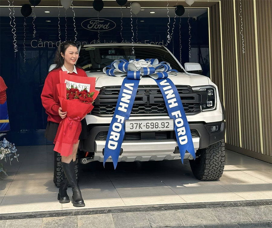 Bàn giao xe Ford Ranger cho khách hàng tại Nghệ An